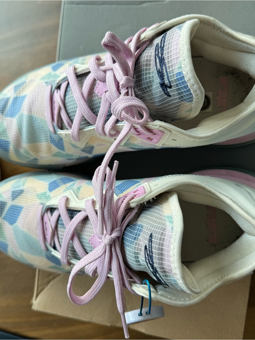 Nike x Atmos LeBron 18 “Cherry Blossom” CV7562-101 - Picture 8 of 9